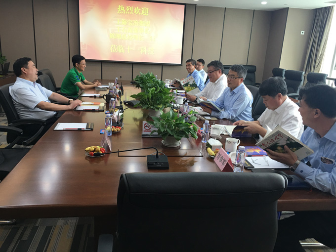 1474608663104021.jpg 法人代表趙振元、高級(jí)副院長(zhǎng)王毅勃與上海寶冶客人熱情交談.jpg