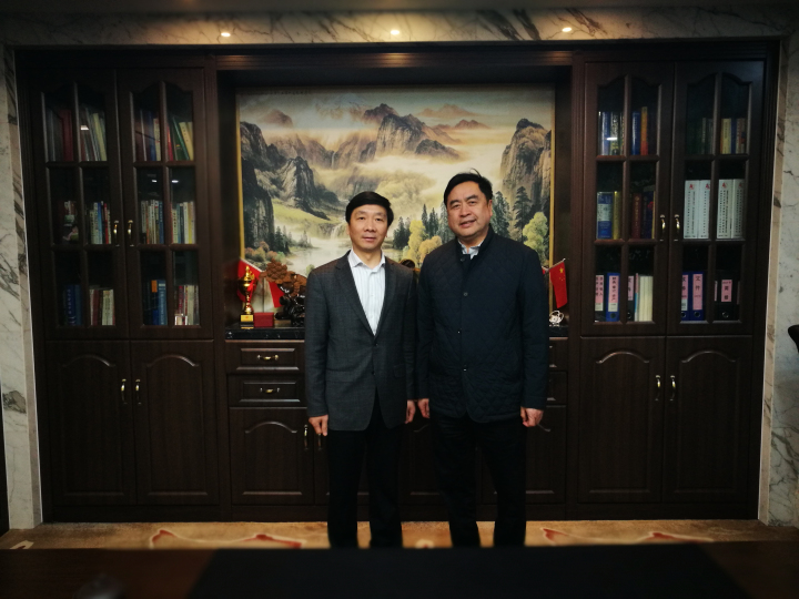 1496479681429023.jpg 1-趙振元同志與無錫產業集團黨委副書記、工會主席劉濤親切合影.jpg