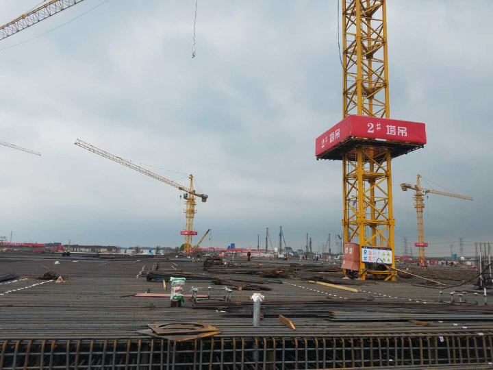 1496507010390536.jpg 8-趙振元同志冒雨視察華力工地.jpg